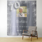 70歳の誕生日 銀の写真 グリッター ダスト ウェルカム タペストリー (インサイチュ)