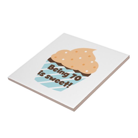 70歳は甘い誕生日Tシャツとプレゼント タイル (側面)