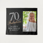 70歳 そして ファビュラス ブラック 70歳の誕生日 フォト バックドロップ タペストリー (正面(横))