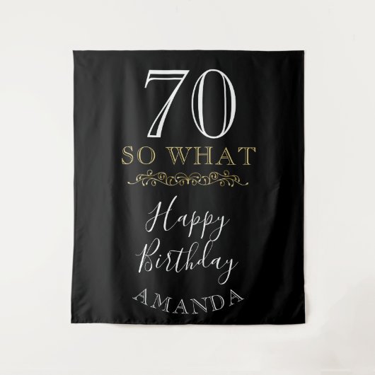 70歳 だから何? ユーモア名言 ブラック エレガント 70歳誕生日 タペストリー (正面)