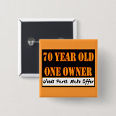 70歳、1人の所有者-必要性の部品は、提供をします 缶バッジ (正面&裏面)