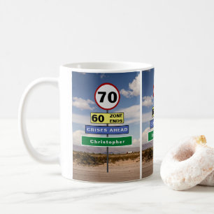 70番目の誕生日おもしろいの旅シンボルや象徴あなたの名前を追加 コーヒーマグカップ