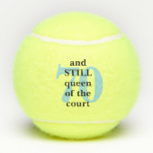 70番目の誕生日おもしろいコートクイーン テニスボール (裏面)