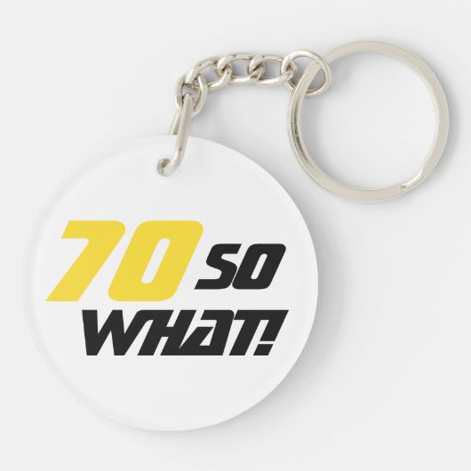 70誕生日やる気を起こさせる黄前向き黒 キーホルダー (裏面)