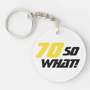 70誕生日やる気を起こさせる黄前向き黒 キーホルダー