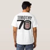 70誕生日セブンoh名前をカスタムする写真モノ tシャツ (裏面フル)