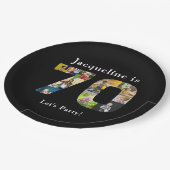 70誕生日デザインお客様自身のフォトコラージーブラック ペーパープレート (アングル)