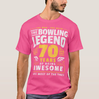 70誕生日ボーリング70歳ボウリングをする人、 クリケットの投手 Tシャツ