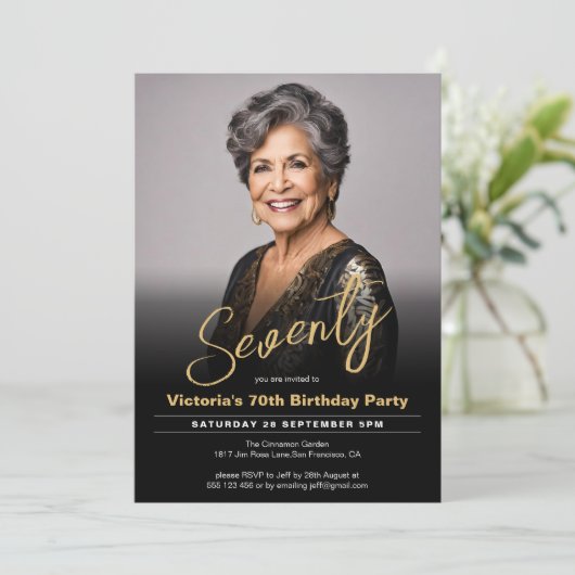 70誕生日黒モダン金ゴールド写ミニマル真 招待状 (スタンド正面)