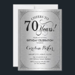 70誕生日 – シルバーダマスク 招待状<br><div class="desc">70誕生日招待状。エレガントヴィンテージフェイク銀デザインダマスク模様機能スクリプトフォント。応援70年！どんなパーソナライズされた時代にも入る！メッセージもしの詳細なカスタマイズが必要。</div>