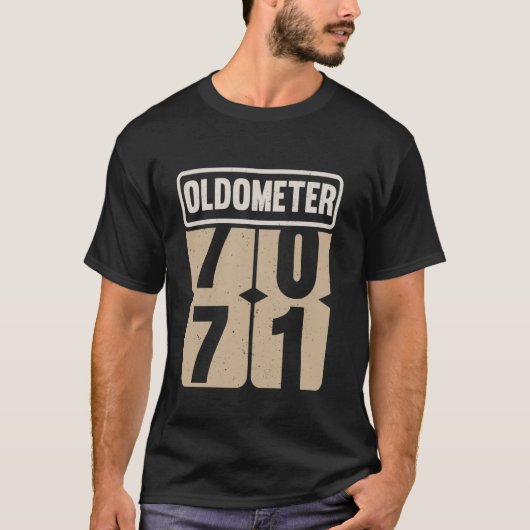 70-71歳の誕生日を迎えるライブレジェンドのための面白いデザイン Tシャツ (正面)