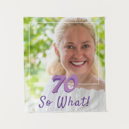 70 Soどの引用文おもしろいが写真を追加70番目の誕生日 タペストリー (正面)