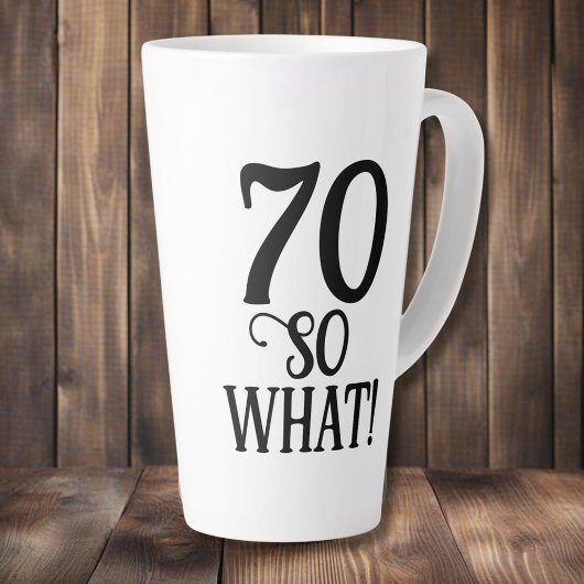 70 So what 面白い 引用 タイポグラフィー 70歳の誕生日  カフェラテマグ