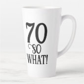 70 So what 面白い 引用 タイポグラフィー 70歳の誕生日  カフェラテマグ (右)
