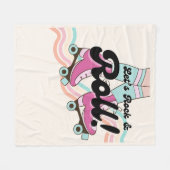 70sロックアンドロールローラースケートで滑るデコールレトロルーム フリースブランケット (正面(横))