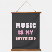 70s Groovyタイポグラフィ – 音楽は私のボーイフレンド 吊り下げ型タペストリー (正面)