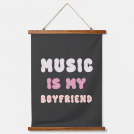 70s Groovyタイポグラフィ – 音楽は私のボーイフレンド 吊り下げ型タペストリー