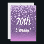 70th誕生日パーティーパープルピンクグリッターダイヤモンド 招待状<br><div class="desc">フェスティバルとエレガント70歳の誕生日パーティー招待状。華ガーリーやかな紫とピンクの色のグラデーショングリッターとダフェイクイヤモンド文字の前で： 70歳！戻る：パーティー情報のテンプレート、ホワイトレター。</div>