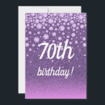 70th誕生日パーティーパープルピンクグリッターダイヤモンド 招待状<br><div class="desc">フェスティバルとエレガント70歳の誕生日パーティー招待状。華ガーリーやかな紫とピンクの色のグラデーショングリッターとダフェイクイヤモンド文字の前で： 70歳！戻る：パーティー情報のテンプレート、ホワイトレター。</div>