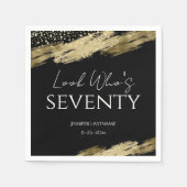 70th誕生日パーティー金ゴールドブラックルック誰が スタンダードカクテルナプキン (正面)