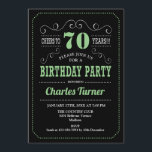 70th誕生日パーティー – ブラックグリーン 招待状<br><div class="desc">第70回バースデーパーティーへの招待。黒エレガント、緑、白のレトロデザインと黒板パターンとスクリプトフォント。応援70年！メッセージもしの詳細なカスタマイズが必要。</div>