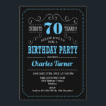 70th誕生日パーティー – ブラックブルー 招待状<br><div class="desc">第70回バースデーパーティーへの招待。黒エレガント色、青、白のレトロデザインと黒板パターンとスクリプトフォント。応援70年！メッセージもしの詳細なカスタマイズが必要。</div>