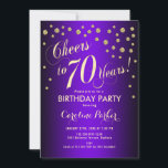 70th誕生日パーティー – 金ゴールド紫 招待状<br><div class="desc">女性や男性への70歳の誕生日パーティーの招待。紫エレガントのグリッター金ゴールド箔フェイク効果のデザイン。機能スクリプトフォントと紙吹雪。応援70年！大人のスタイリッシュお祝いに最適。</div>