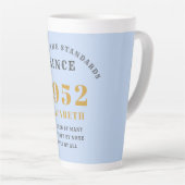 70th誕生日1952ブルーエレガントグレイ金ゴールドシック カフェラテマグ (右アングル)