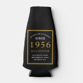 70th Birthday 1956 Name Elegant Chic Black Gold ボトルクーラー (正面)