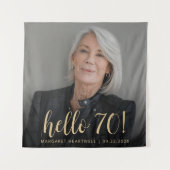 70th Birthday Partyフォト金ゴールドスクリプト応援 タペストリー (正面)