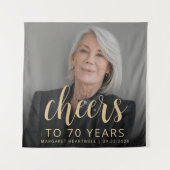 70th Birthday Partyフォト金ゴールドスクリプト応援 タペストリー (正面)