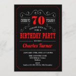 70th Birthday Party – ブラックレッドホワイト 招待状<br><div class="desc">第70回バースデーパーティーへの招待。黒エレガント色の赤と白レトロなデザインと黒板パターンとスクリプトフォント。応援70年！メッセージもしの詳細なカスタマイズが必要。</div>