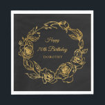 70th Birthday Party Luxe金ゴールドバラブラックカクテル スタンダードランチョンナプキン<br><div class="desc">バラエレガント金ゴールドフローラ70歳の紙ナプキンスはかわいらし、緑豊かな金ゴールドバラリースに囲まれた台本の書道を特徴とする。黒い背景ポップ・アートのに対するバラ。背景色は実際には任意の色に変更できる。すべての文字を編集できる。このアイテムはLuxe金ゴールドバラコレクションの一部である。招待状スイートの作成に使用できるDIYテンプレートと一致するユニークパーティーデコレーションが含まれている。</div>