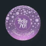 70th birthday party purple pinkグリッター名 ペーパープレート<br><div class="desc">女のエレガント子のための70歳の誕生日パーティーのための魅力的で魅力的な紙プレート。シックな紫とピンクのグラデーションフェイクグリッター色の背景。手文字の紫の色モダンの円スタイル文字：こんにちは70!デコフェイクレーションとしてピンクダイヤモンド。名前と日付のテンプレート、曲線文字。</div>