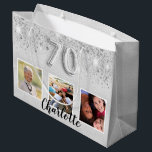 70th birthday silverグリッター写真 ラージペーパーバッグ<br><div class="desc">70歳ガーリーの抱き枕。銀フェイク色の背景にグリッターの塵。3枚の写真と名前をパーソナライズして追加。70番はバ書ロンスタイルフォント。パーティーの好意バッグや抱き枕として完璧。</div>