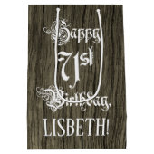 71番目の誕生日: ファンシー、フェイクWood Look +名前をカスタムする ミディアムペーパーバッグ (裏面)