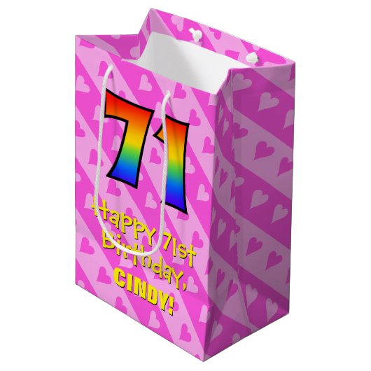 71誕生日:おもしろいピンクハートストライプ、虹71 ミディアムペーパーバッグ (正面アングル)