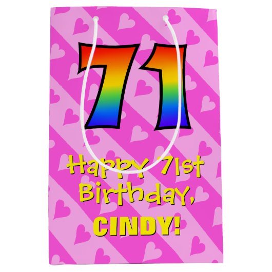 71誕生日:おもしろいピンクハートストライプ、虹71 ミディアムペーパーバッグ (正面)