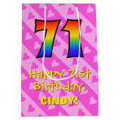 71誕生日:おもしろいピンクハートストライプ、虹71 ミディアムペーパーバッグ (裏面)