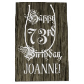 73番目の誕生日: ファンシー, フェイク Wood Look +名前をカスタムする ミディアムペーパーバッグ (正面)