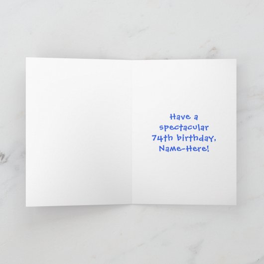 74誕生日:おもしろいケーキとキャンドル+名前をカスタムする カード (内部)