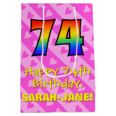 74誕生日:おもしろいピンクハートストライプ、虹74 ミディアムペーパーバッグ (裏面)