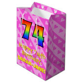 74誕生日:おもしろいピンクハートストライプ、虹74 ミディアムペーパーバッグ (裏面アングル)