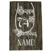 74誕生日: ファンシー, フェイク Wood Look +名前をカスタムする ミディアムペーパーバッグ (正面)