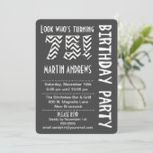 75の誕生日の招待を回している黒くか白い一見 招待状 (スタンド正面)