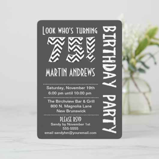 75の誕生日の招待を回している黒くか白い一見 招待状 (スタンド正面)