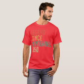 75歳のレジェンド 1950年生まれの男性 女性への誕生日ギフト Tシャツ (正面フル)