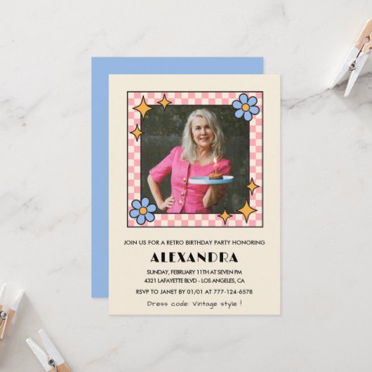 75歳の誕生日の招待レトロGroovy Blueフローラ 招待状 (正面/裏面インサイチュ)