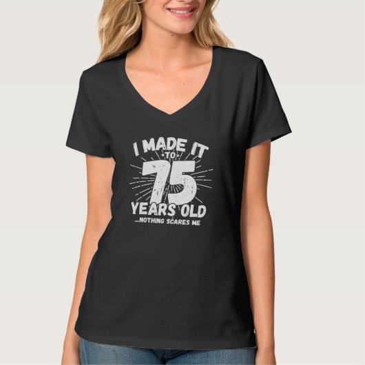 75歳皮肉ミームおもしろい75誕生日 Tシャツ (正面)
