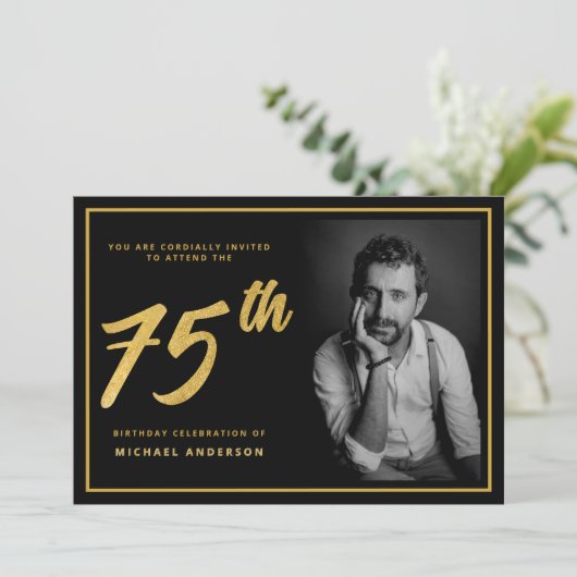 75誕生日エレガントフォトブラック金ゴールド 招待状 (スタンド正面)